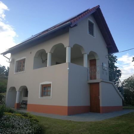 Rezi Bottyahat Guesthouse מראה חיצוני תמונה