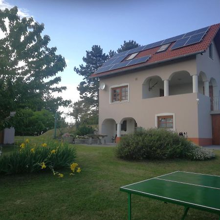 Rezi Bottyahat Guesthouse מראה חיצוני תמונה