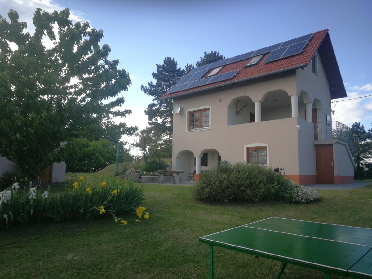 Rezi Bottyahat Guesthouse מראה חיצוני תמונה