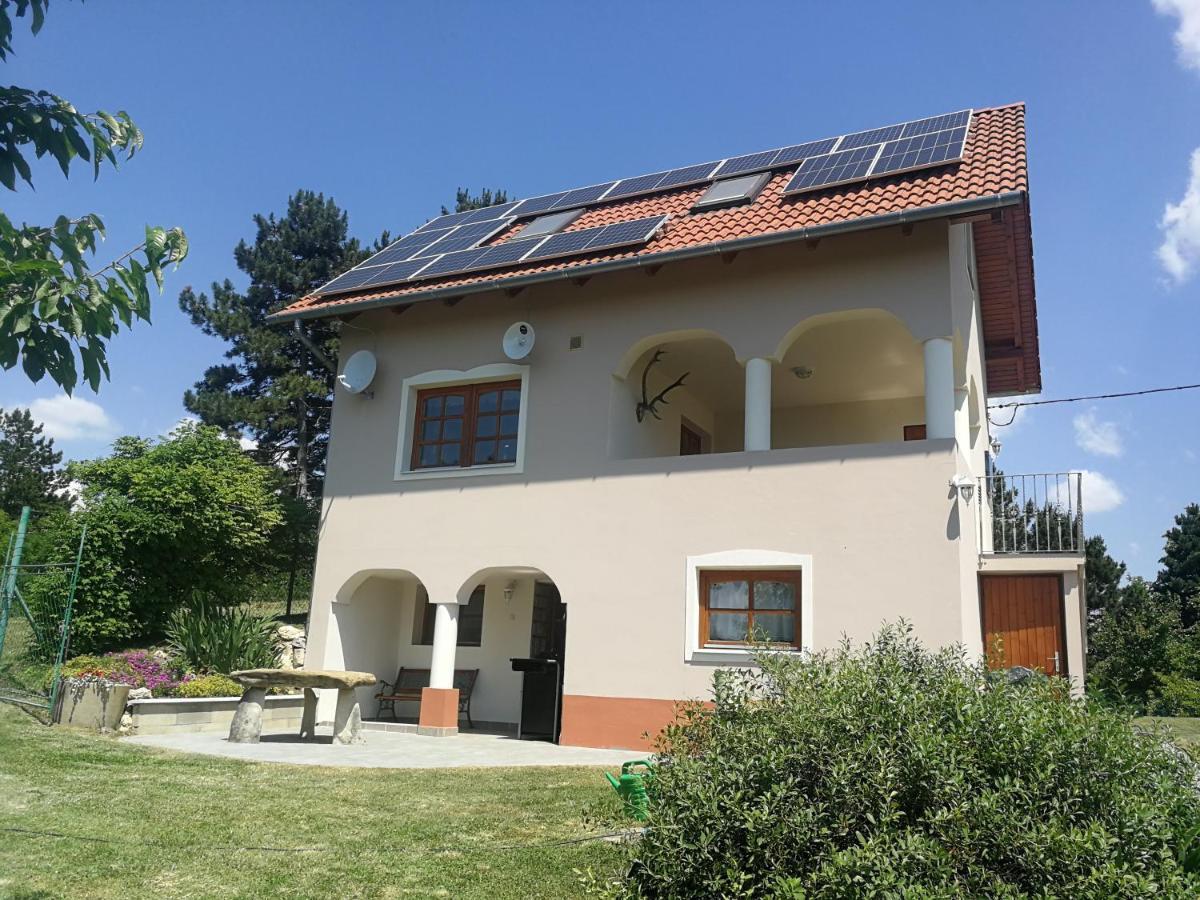 Rezi Bottyahat Guesthouse מראה חיצוני תמונה