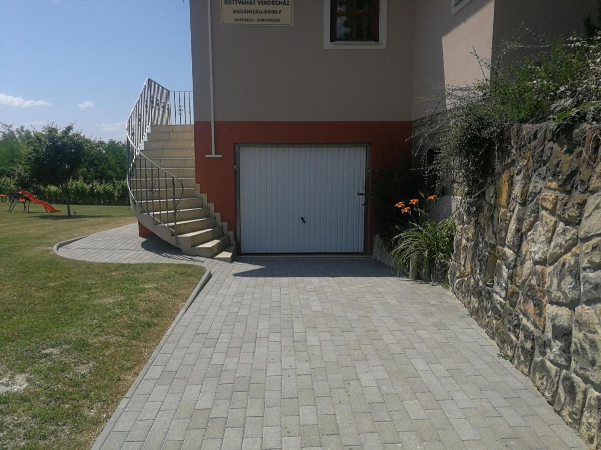 Rezi Bottyahat Guesthouse מראה חיצוני תמונה