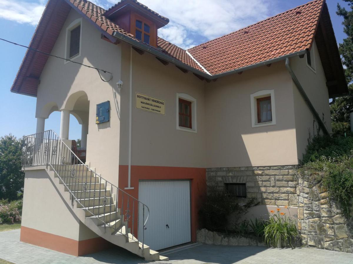 Rezi Bottyahat Guesthouse מראה חיצוני תמונה