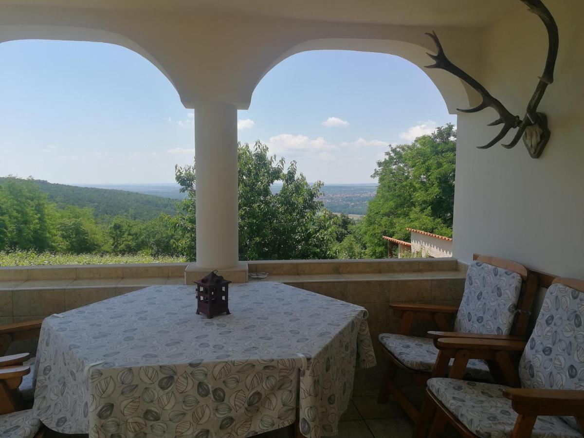 Rezi Bottyahat Guesthouse מראה חיצוני תמונה
