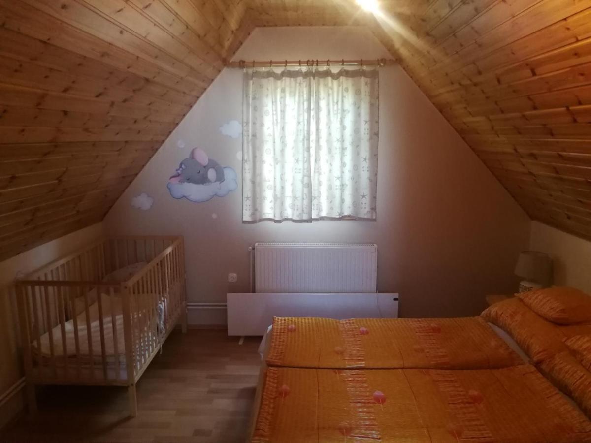 Rezi Bottyahat Guesthouse מראה חיצוני תמונה